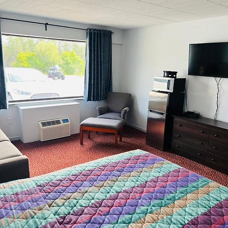 Lively Inn And Suites - Sudbury Naughton ภายนอก รูปภาพ