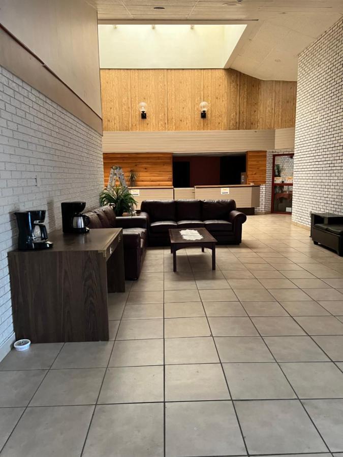 Lively Inn And Suites - Sudbury Naughton ภายนอก รูปภาพ