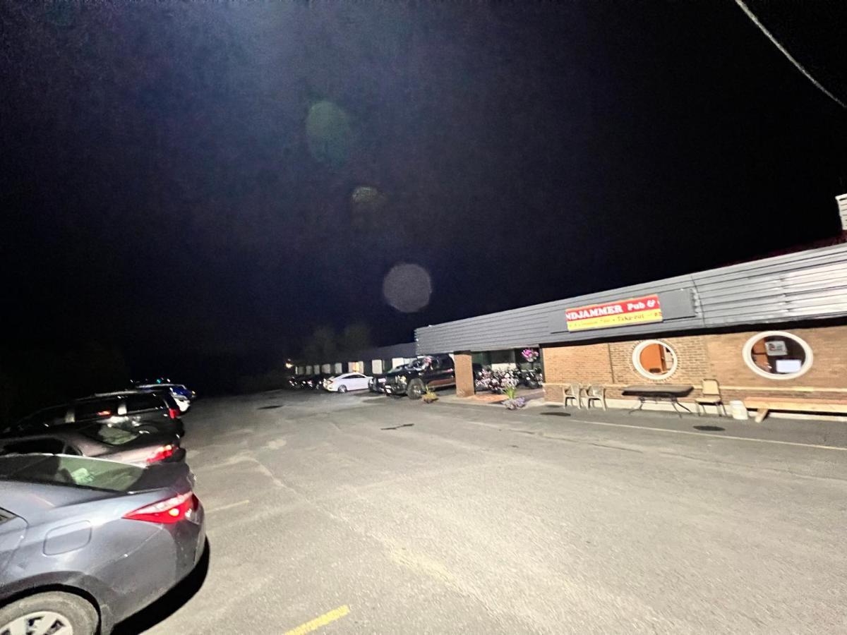 Lively Inn And Suites - Sudbury Naughton ภายนอก รูปภาพ