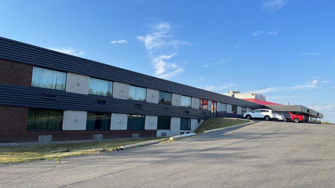 Lively Inn And Suites - Sudbury Naughton ภายนอก รูปภาพ