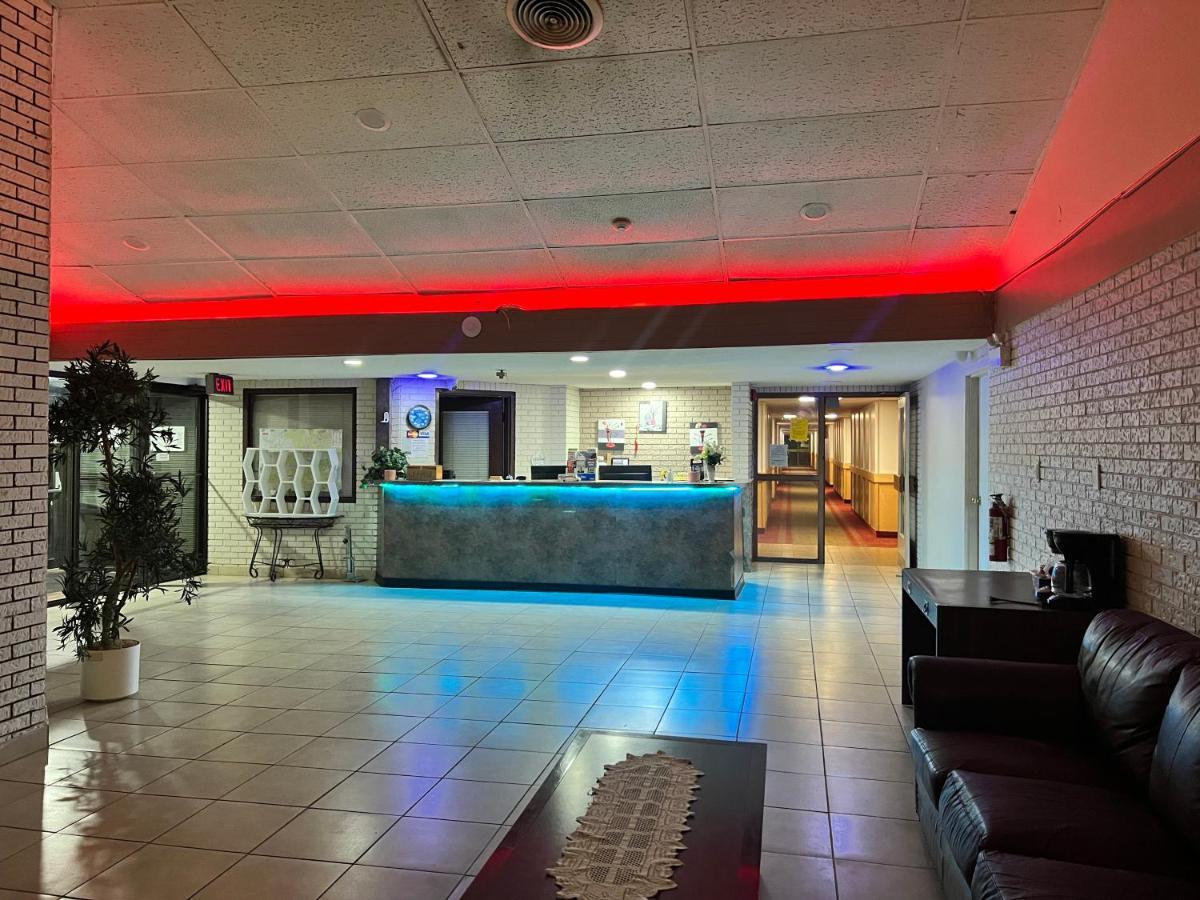 Lively Inn And Suites - Sudbury Naughton ภายนอก รูปภาพ
