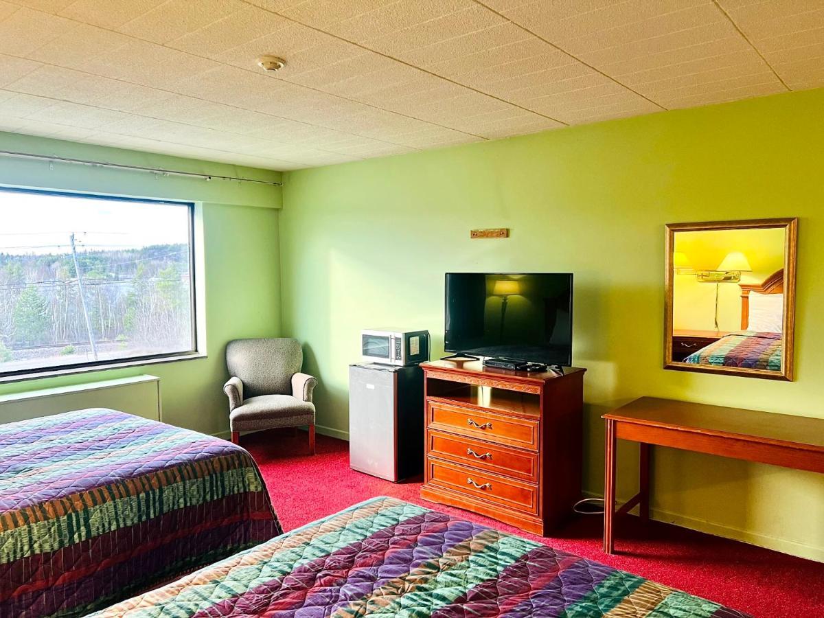 Lively Inn And Suites - Sudbury Naughton ภายนอก รูปภาพ