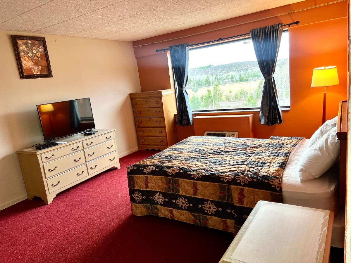 Lively Inn And Suites - Sudbury Naughton ภายนอก รูปภาพ